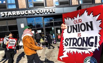 Starbucks işçileri hakları için süresiz greve başladı
