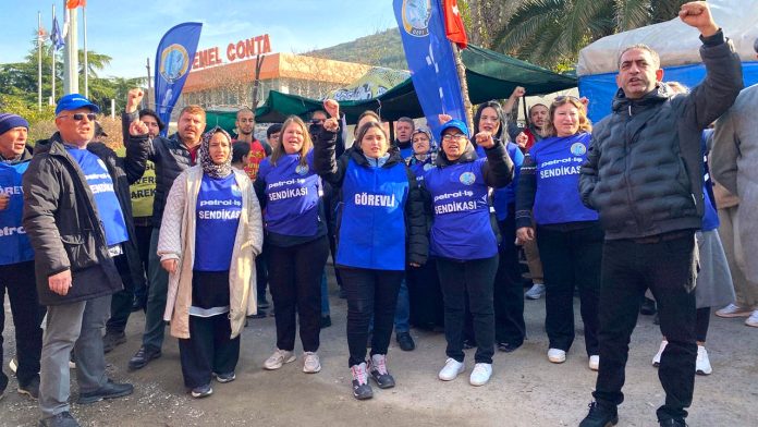 Malatya'da tıra çarpan minibüsteki 3 kişi öldü